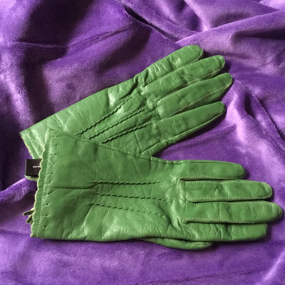 Mixit green leather gloves.